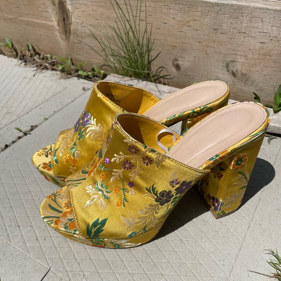 Chunky bright yellow floral heels - Picture 2 of 3